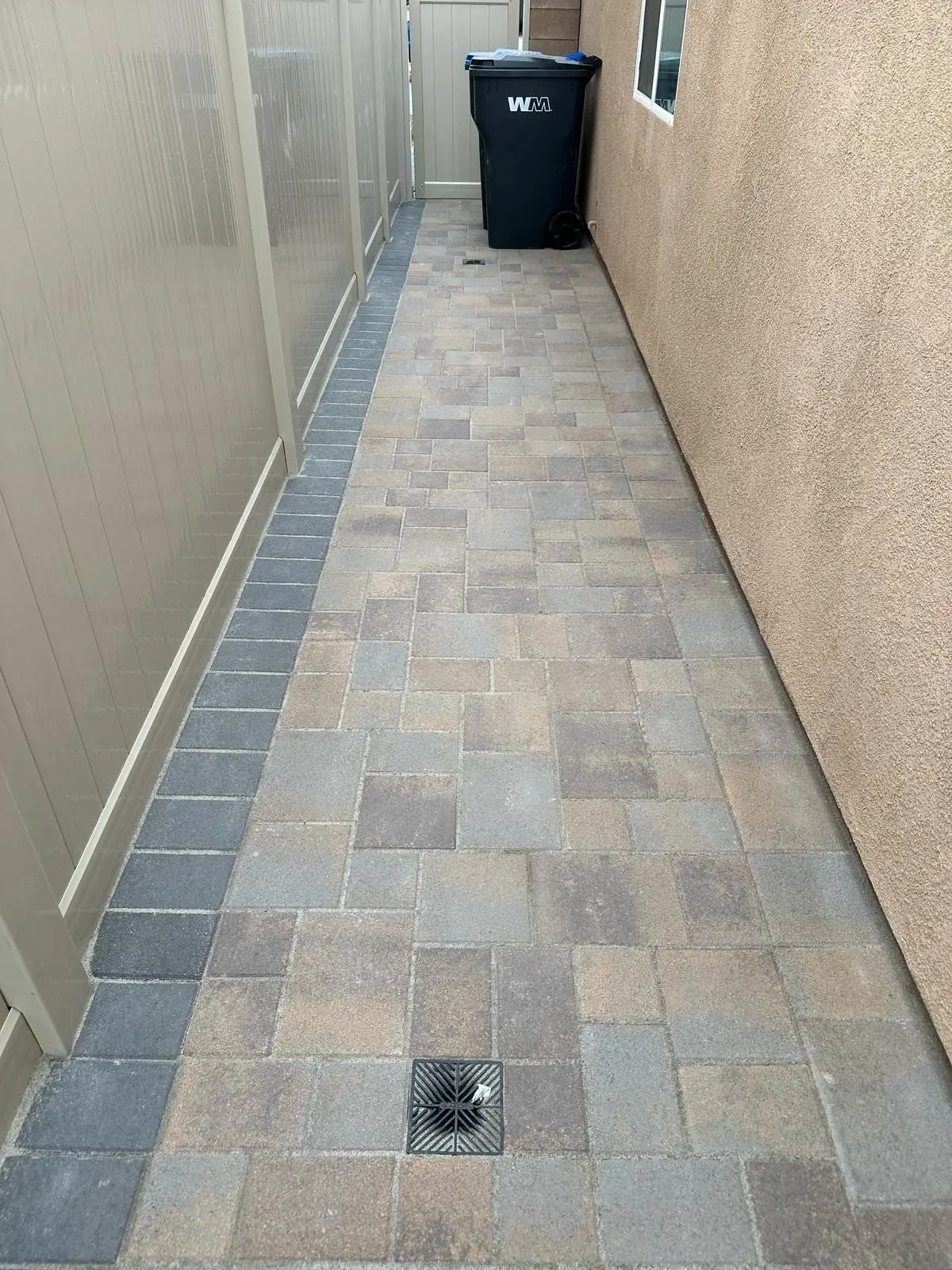 Paver side-yard walkway with contrasting border